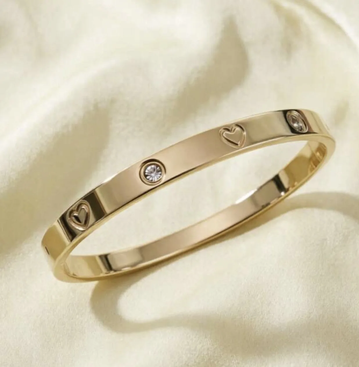 Bracelete Corações & Zircónias Dourado 18K — foto 3